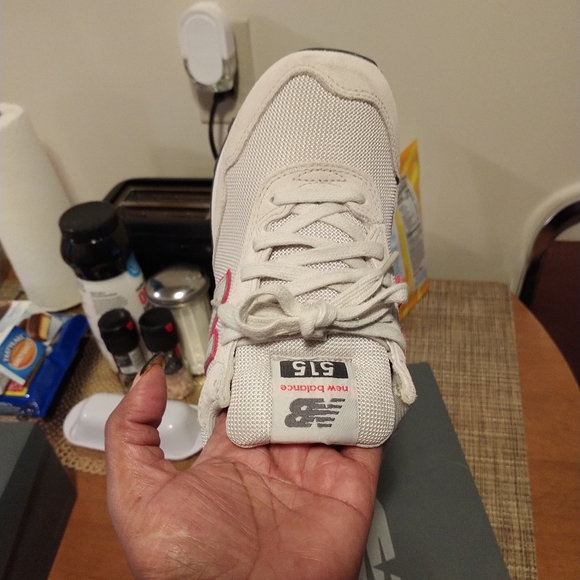 New balance - Picture 3 of 5